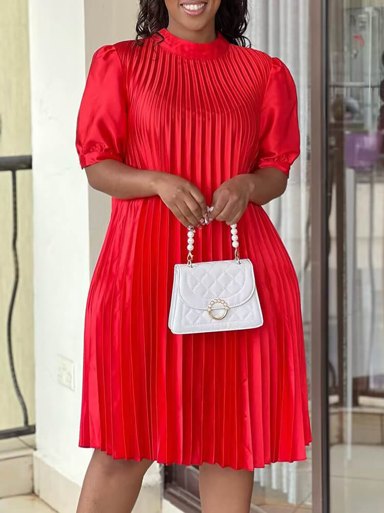 Kurzärmeliges, plissiertes Minikleid mit Stehkragen und kurzen Ärmeln