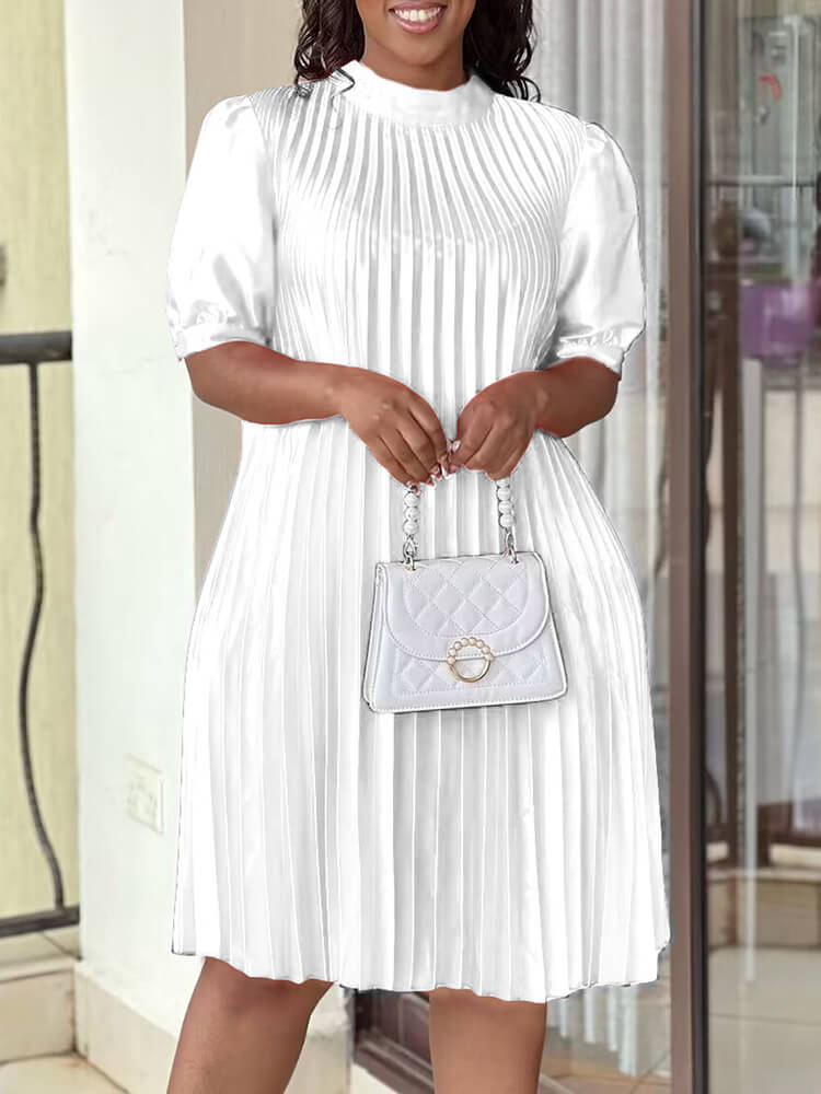 Kurzärmeliges, plissiertes Minikleid mit Stehkragen und kurzen Ärmeln