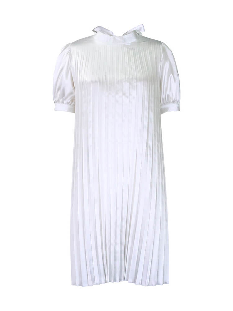 Kurzärmeliges, plissiertes Minikleid mit Stehkragen und kurzen Ärmeln