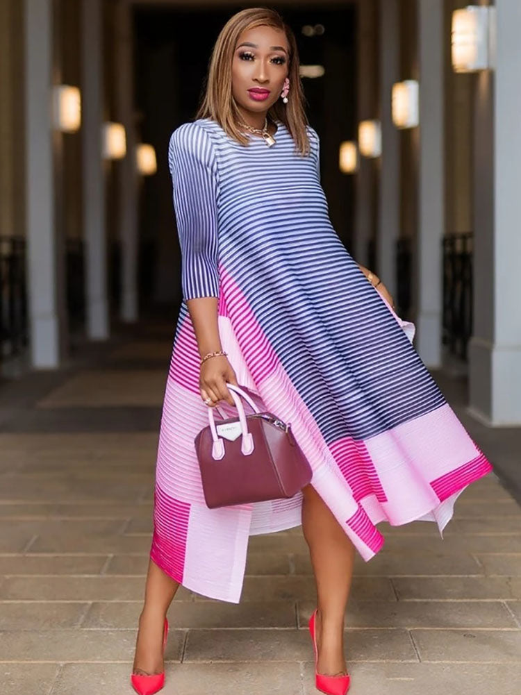 Halbärmeliges, gestreiftes, asymmetrisches Midikleid
