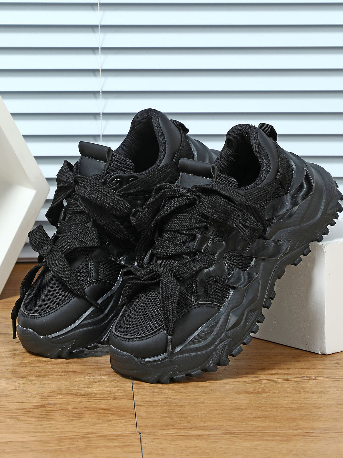 Thick Sole Breathable Mesh Lace-Up Sneakers